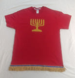 Camiseta hebrea israelita con menorá sagrada y flecos dorados premium (rojo antiguo)